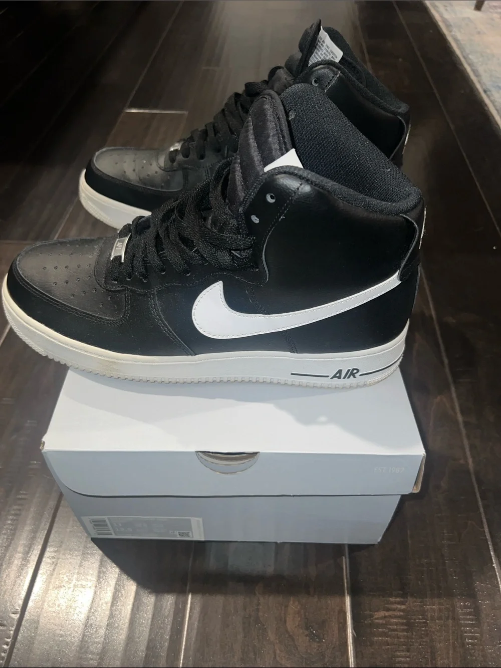 Men’s Nike Air Force 1 High-Top Sneakers in Black and White